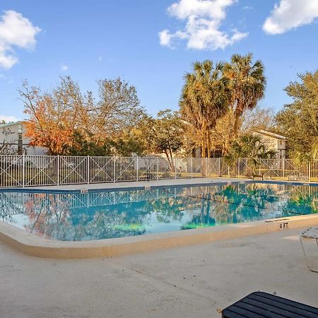 Sanctuary Gainesville Bright 2 Bedroom King Condo 외부 사진