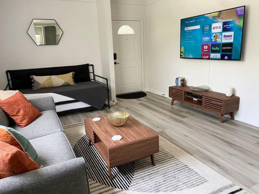 Sanctuary Gainesville Bright 2 Bedroom King Condo 외부 사진