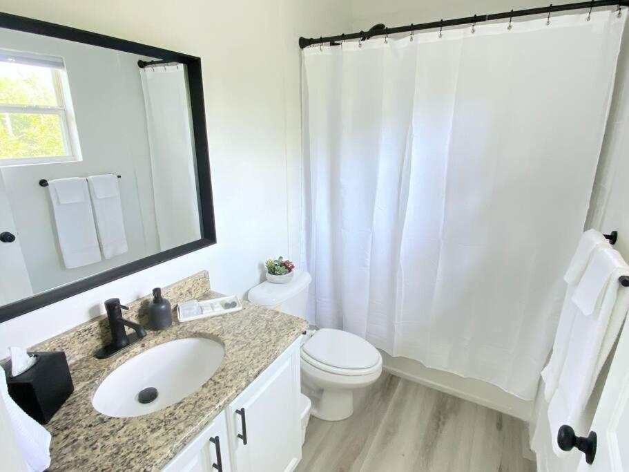 Sanctuary Gainesville Bright 2 Bedroom King Condo 외부 사진