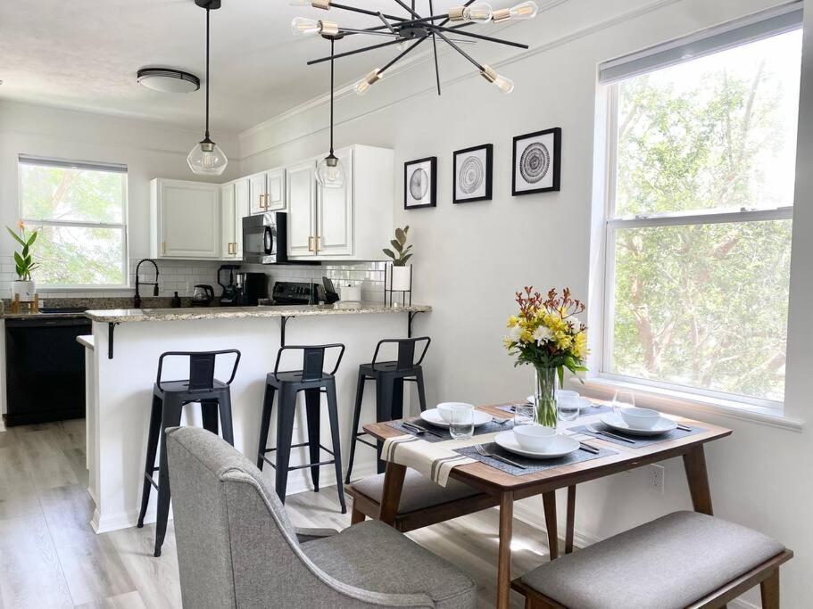 Sanctuary Gainesville Bright 2 Bedroom King Condo 외부 사진