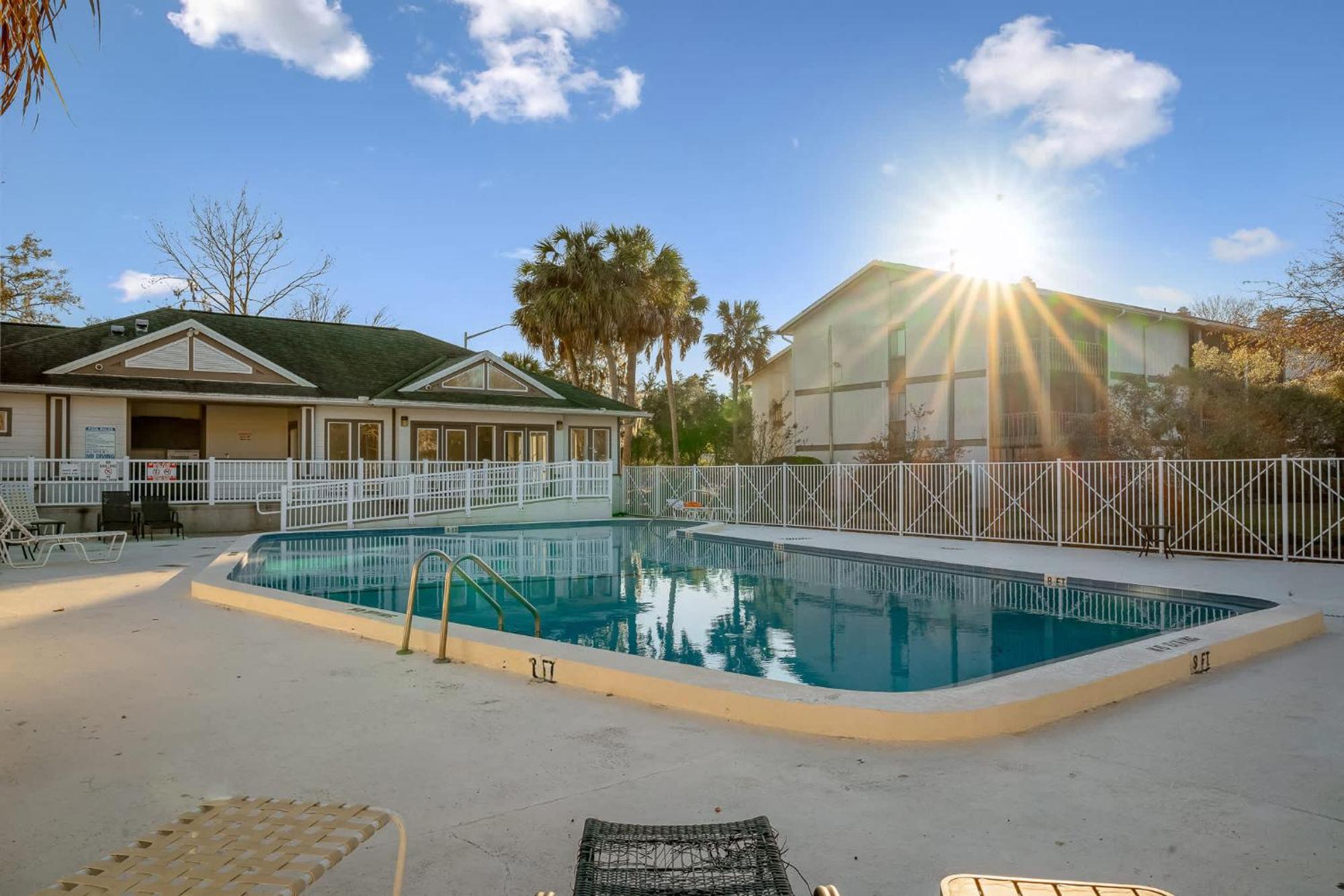 Sanctuary Gainesville Bright 2 Bedroom King Condo 외부 사진
